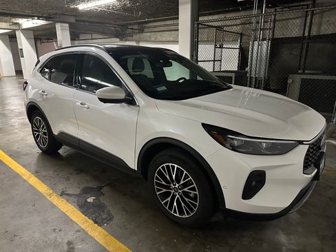 Used 2024 Ford Escape SE w/ PHEV Premium Package image 1