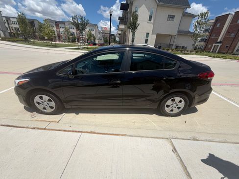 Used 2018 Kia Forte LX FWD image 2