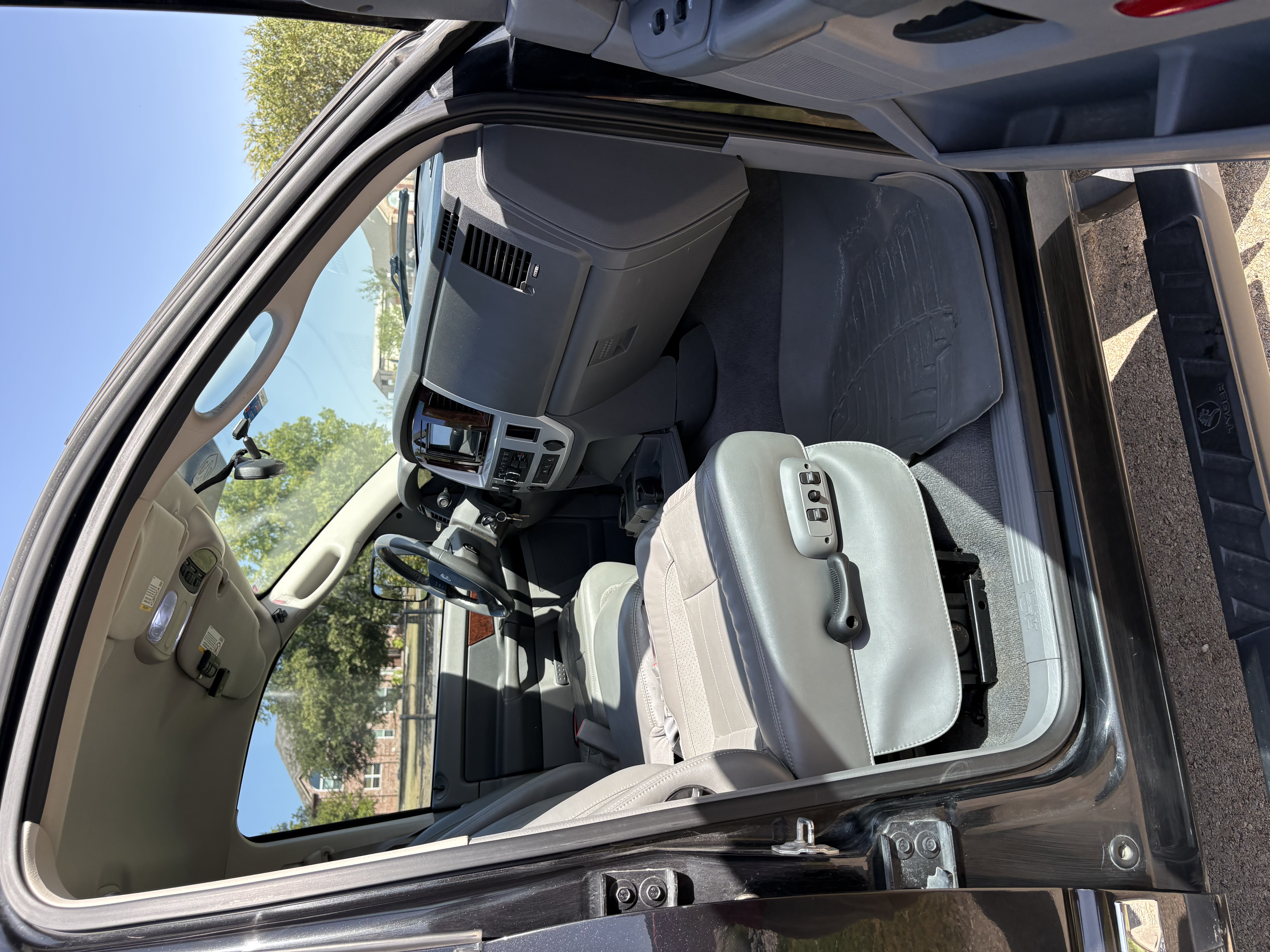 Used 2009 Dodge Ram 2500 Truck Laramie w/ Trailer Tow Group AWD/4WD image 14