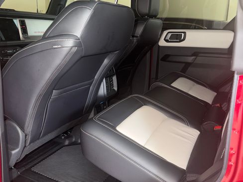 Used 2026 Ford Bronco Outer Banks w/ Sasquatch Package AWD/4WD image 12