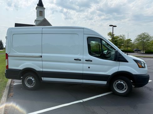 Used 2019 Ford Transit 150 130 Medium Roof RWD image 16