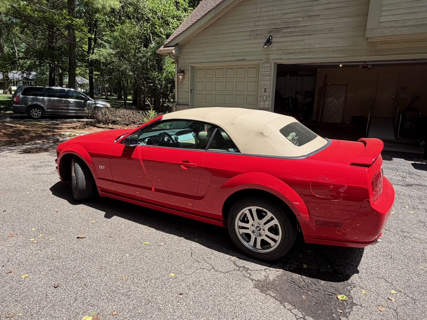 Used 2006 Ford Mustang GT RWD image 14