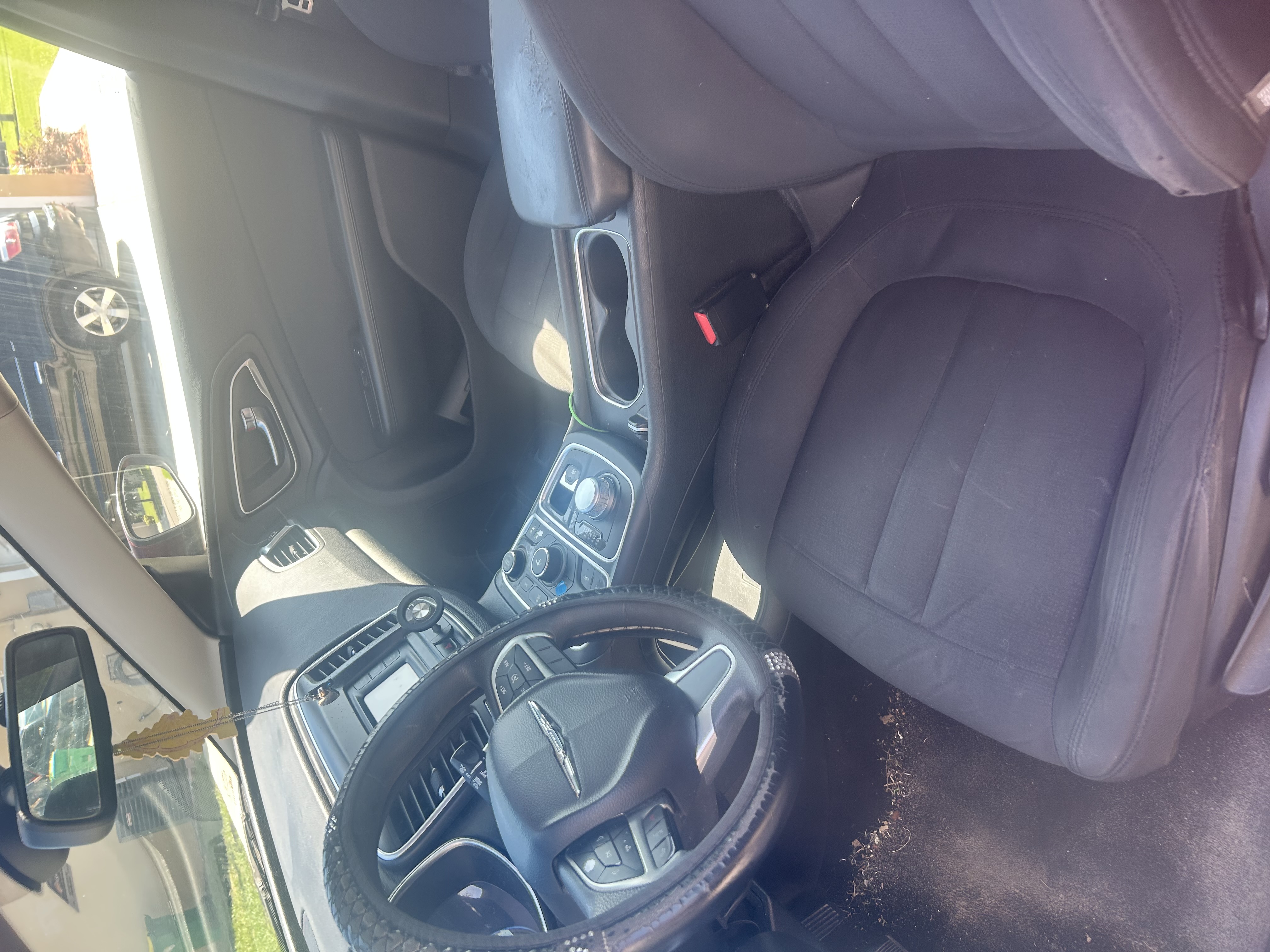 Used 2015 Chrysler 200 Limited FWD image 9
