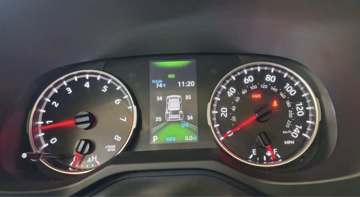 Used 2022 Toyota RAV4 LE AWD/4WD image 9