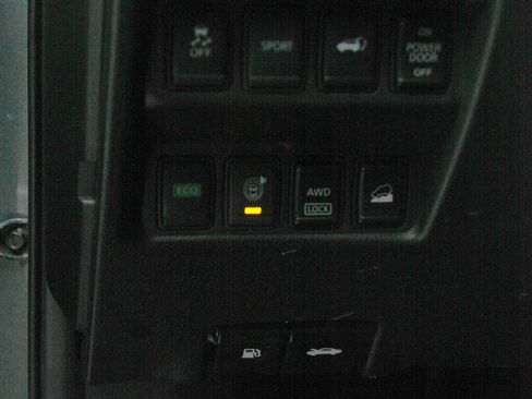 Used 2016 Nissan Rogue SV w/ SV Premium Package image 24