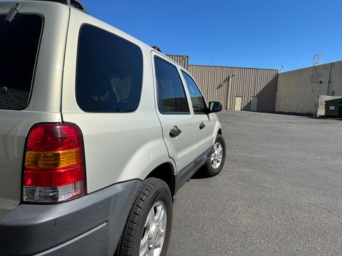 Used 2004 Ford Escape XLT image 12