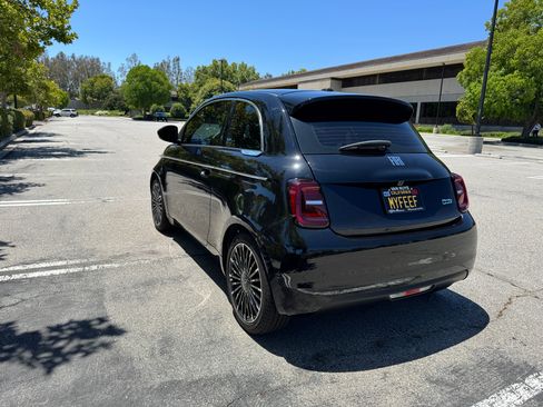 Used 2024 FIAT 500 e FWD image 2