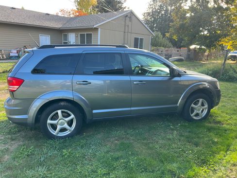 Used 2010 Dodge Journey SXT w/ Flexible Seating Group image 8