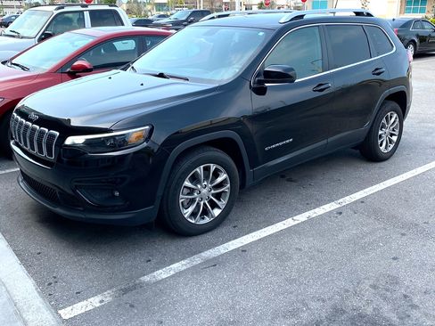 Used 2019 Jeep Cherokee Latitude Plus FWD image 2