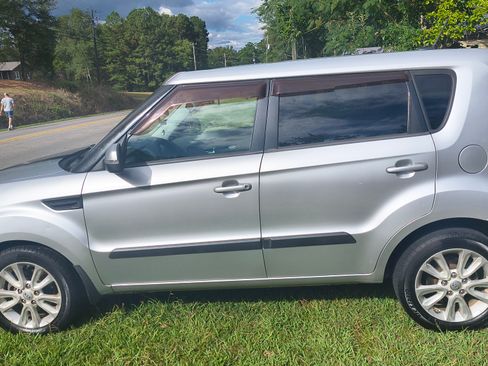 Used 2012 Kia Soul + image 3