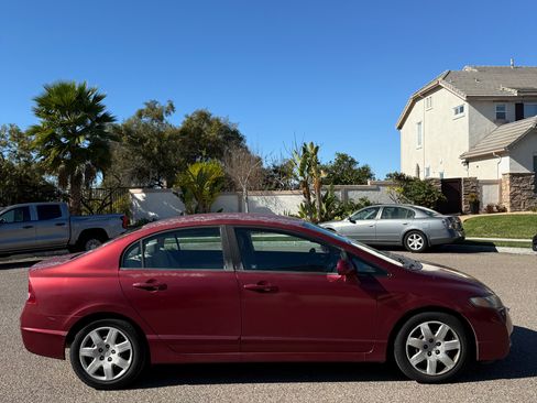 Used 2010 Honda Civic LX image 1