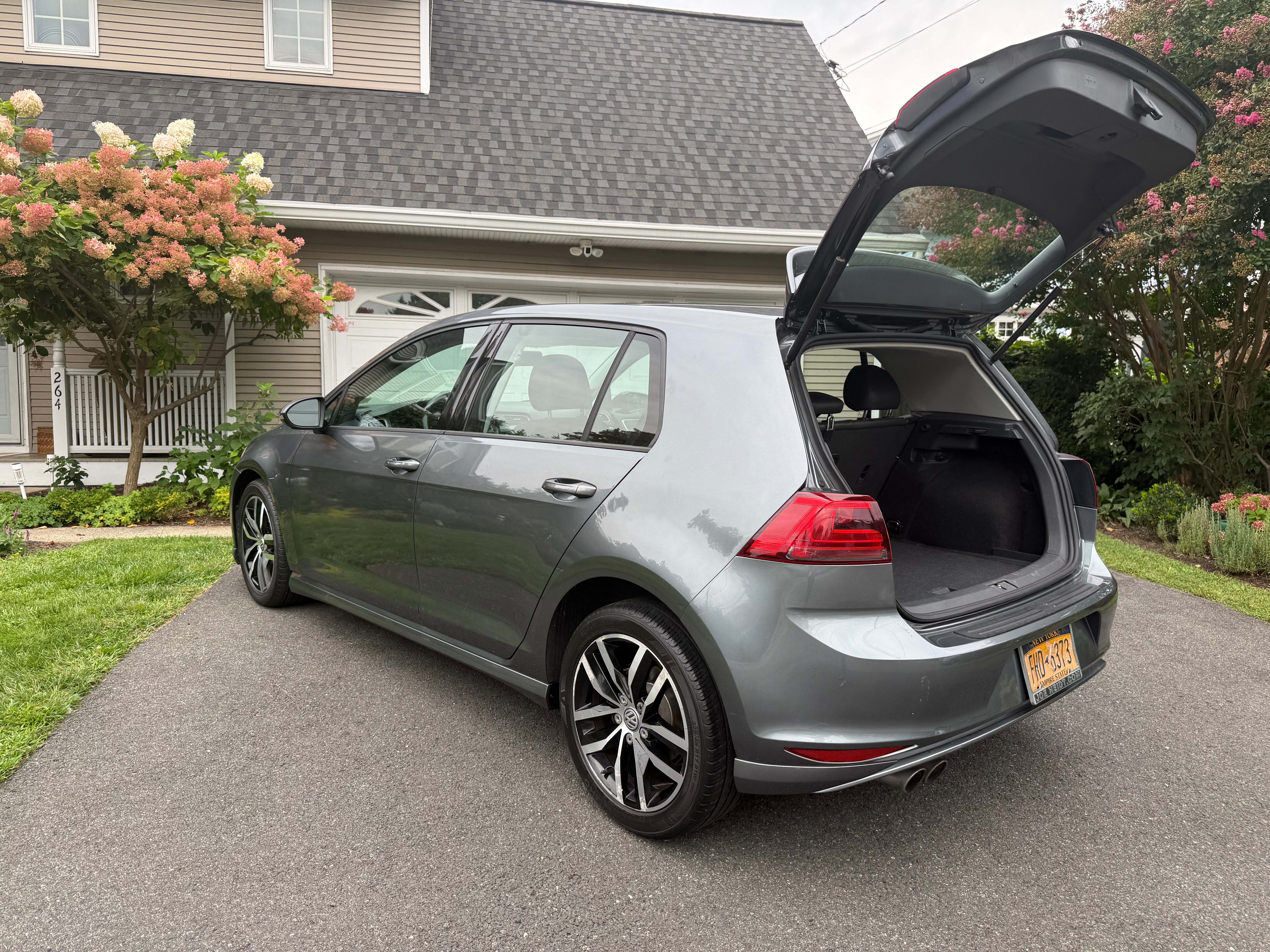 Used 2015 Volkswagen Golf SE w/ Golf Sport Package FWD image 5
