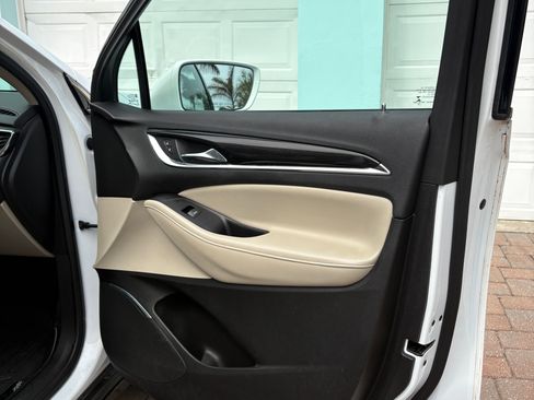 Used 2019 Buick Enclave Essence image 9