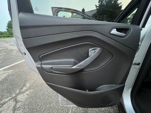 Used 2018 Ford Escape SE FWD image 19