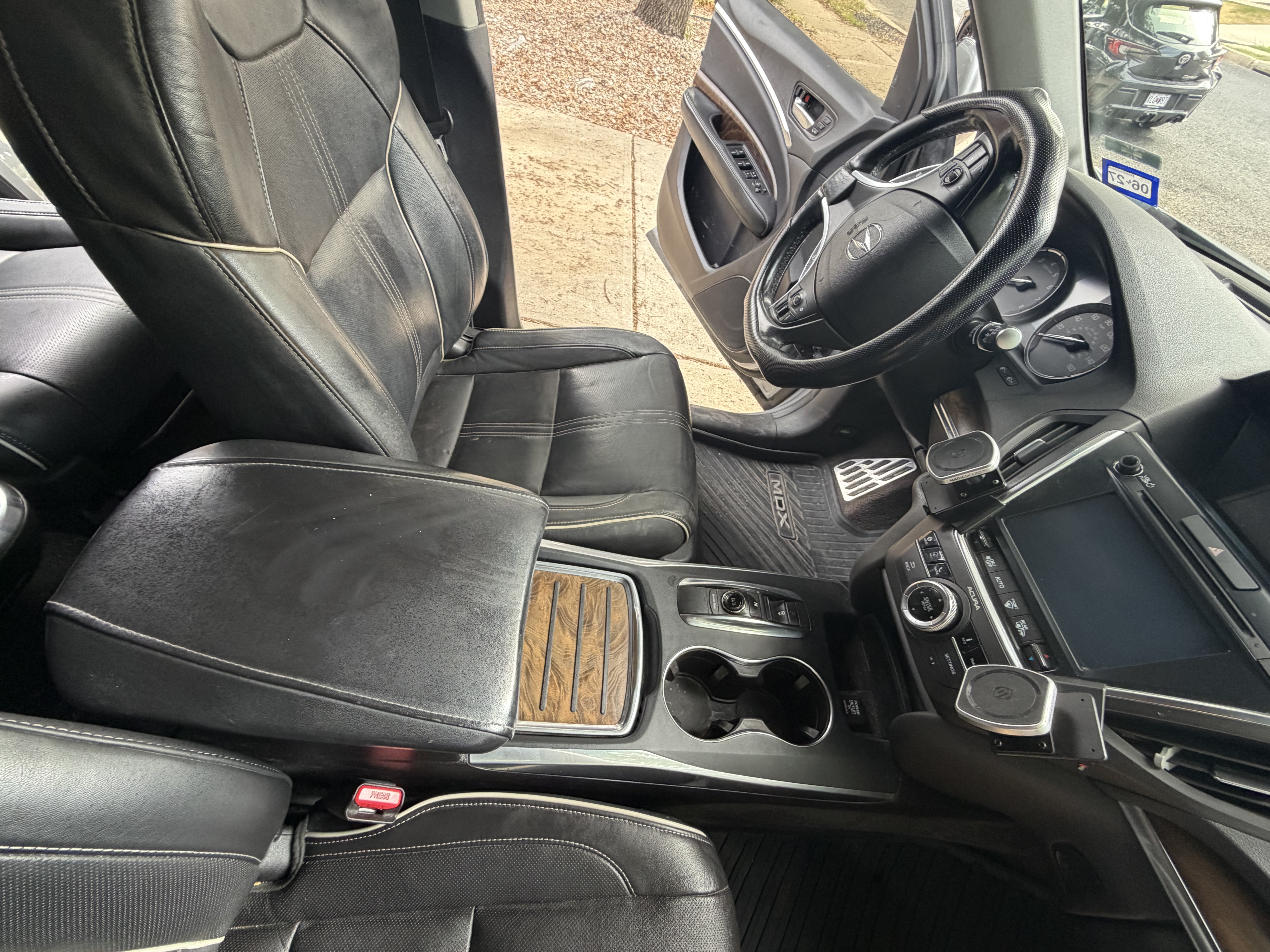 Used 2018 Acura MDX w/ Advance Package AWD/4WD image 2