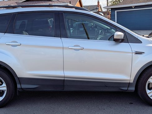 Used 2015 Ford Escape SE w/ Equipment Group 201A image 2