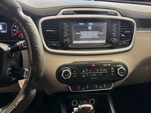 Used 2017 Kia Sorento LX w/ LX Convenience Package image 7