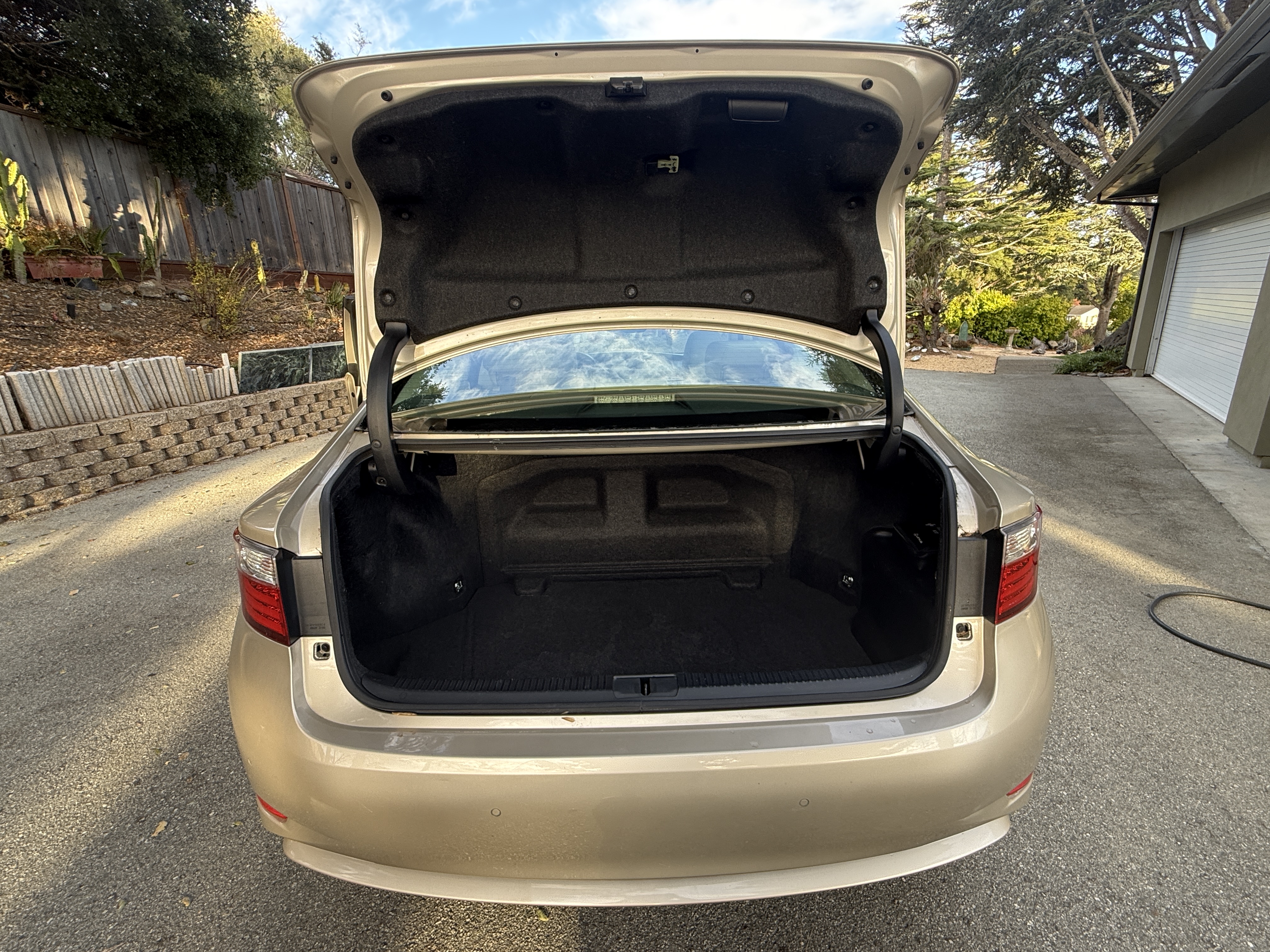 Used 2013 Lexus ES 300h w/ Luxury Pkg FWD image 6