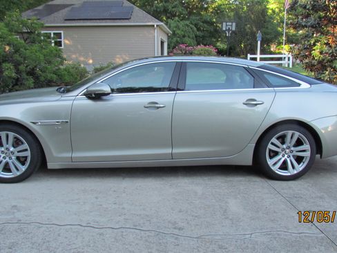 Used 2011 Jaguar XJ L RWD image 11
