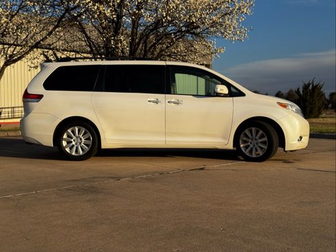 Used 2013 Toyota Sienna Limited w/ Premium Pkg image 5