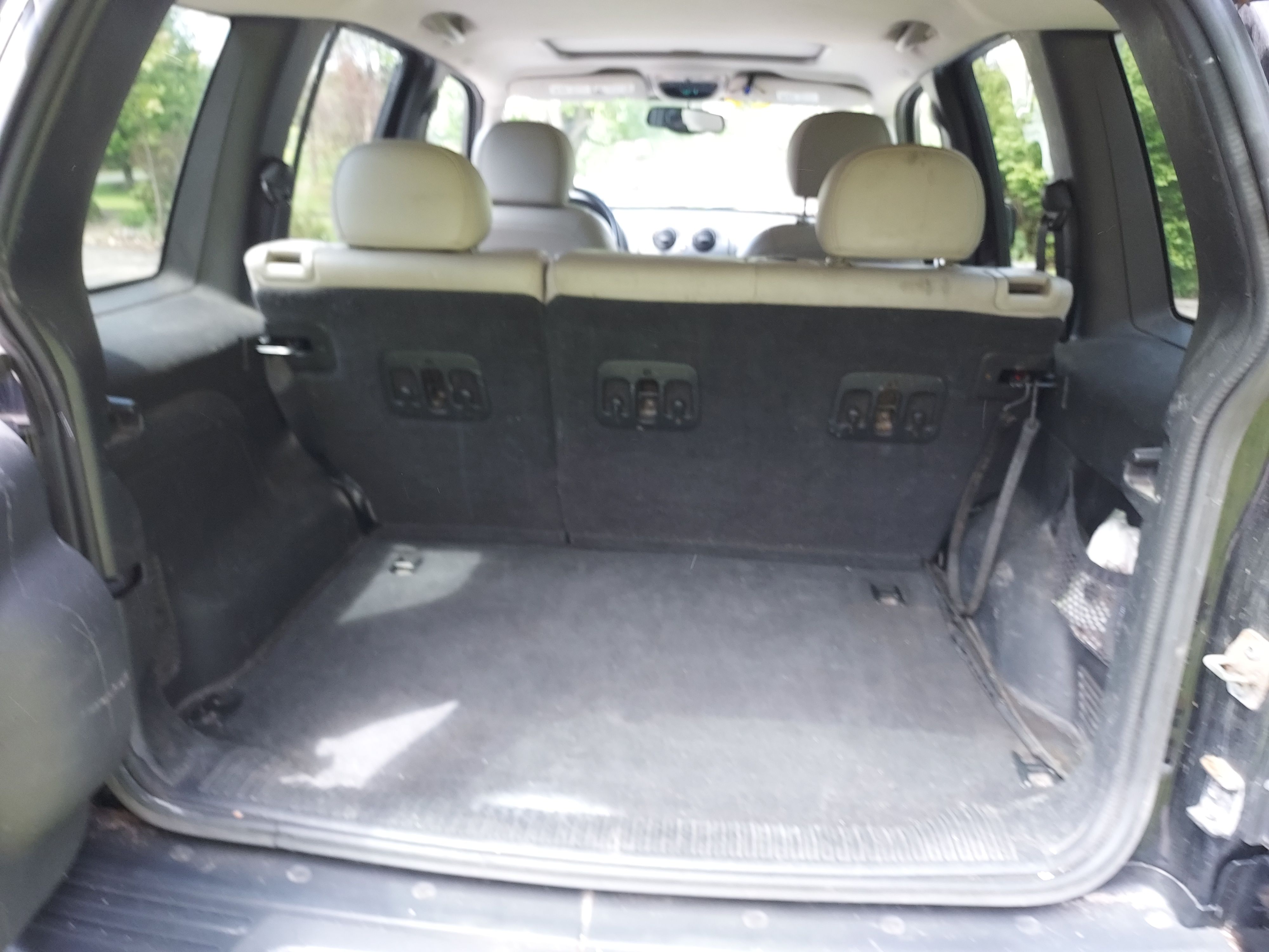 Used 2004 Jeep Liberty Limited w/ Security Group AWD/4WD image 9