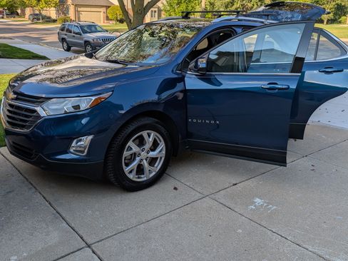 Used 2020 Chevrolet Equinox LT image 1