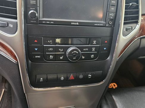 Used 2011 Jeep Grand Cherokee Limited w/ Trailer Tow Group image 24