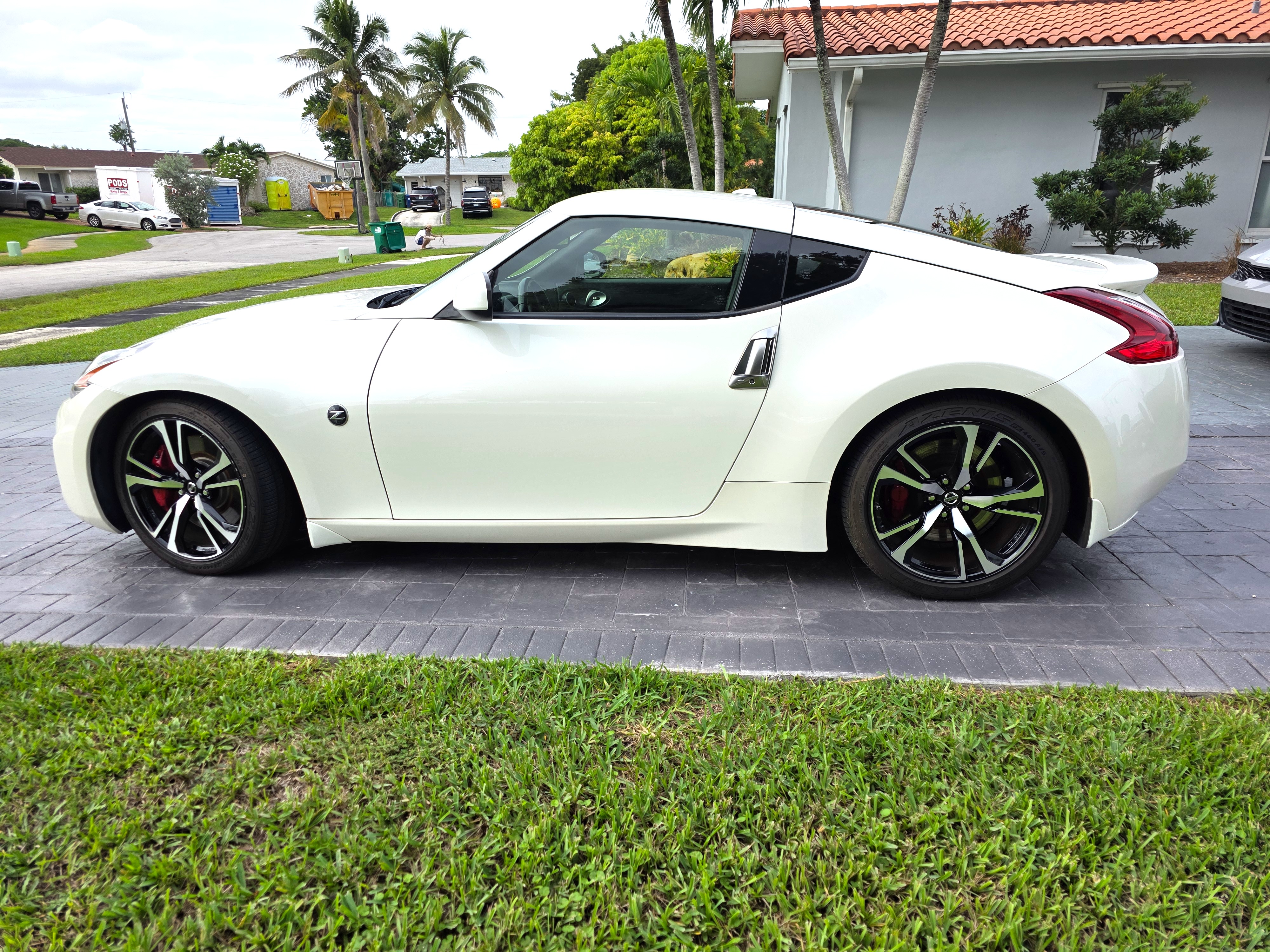Used 2020 Nissan 370Z Touring Sport RWD image 2