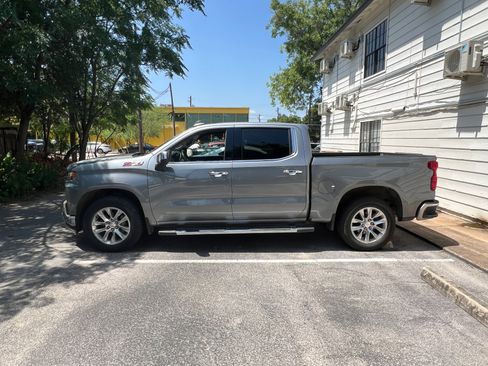 Used 2022 Chevrolet Silverado 1500 LTZ w/ Technology Package AWD/4WD image 4