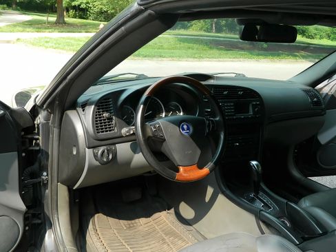 Used 2004 Saab 9-3 Arc FWD image 5