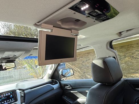 Used 2018 GMC Yukon SLT w/ Open Road Package image 11