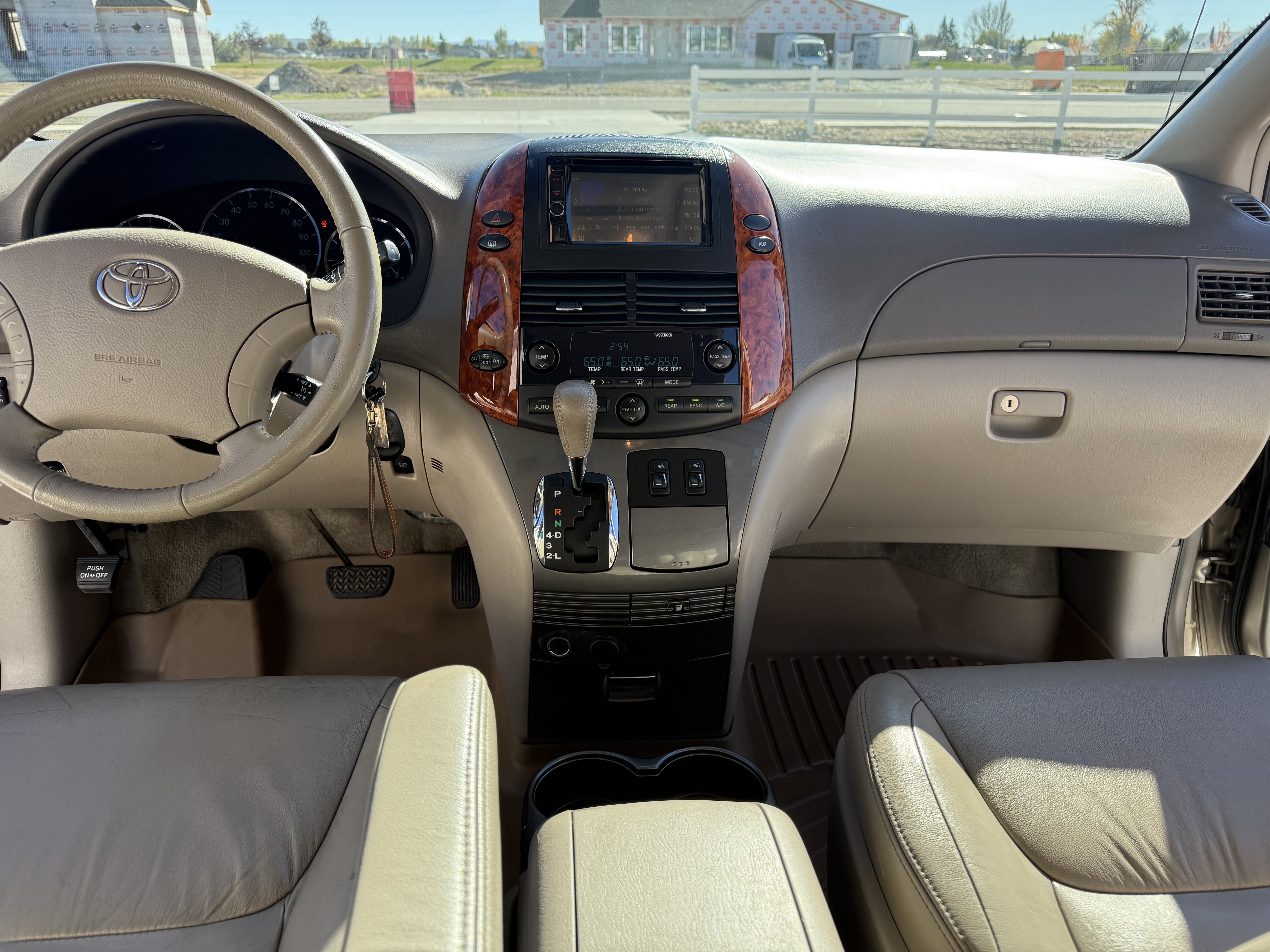 Used 2010 Toyota Sienna FWD image 12