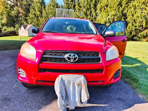 Used 2012 Toyota RAV4 4WD image 1