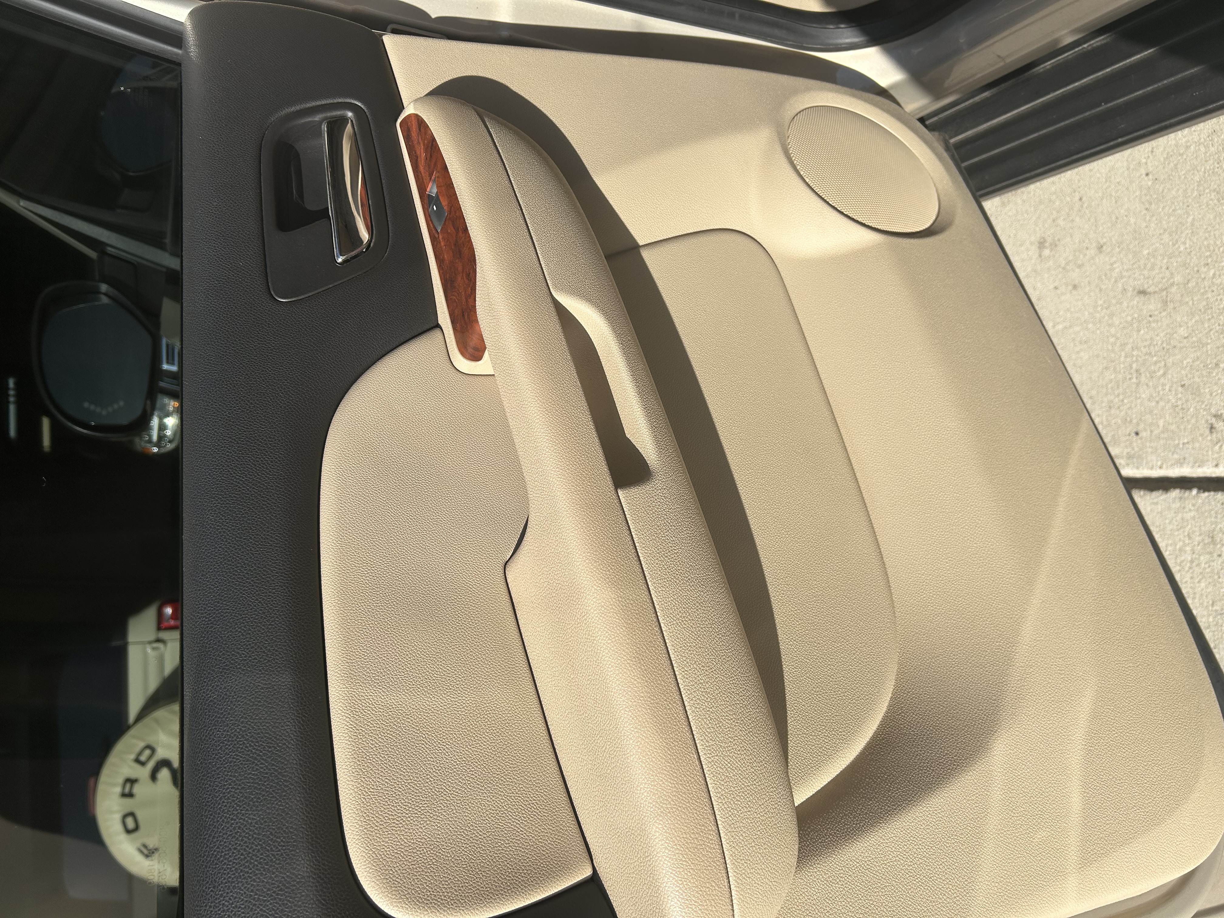 Used 2008 Chevrolet Avalanche LTZ w/ LTZ Preferred Equipment Group RWD image 10