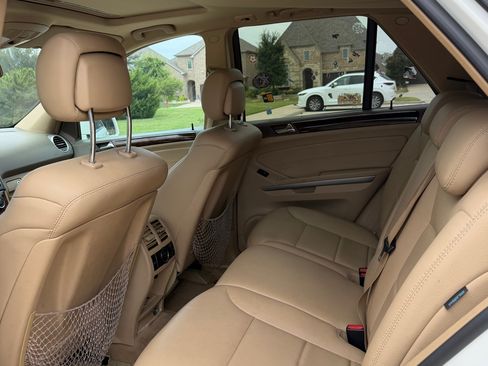 Used 2011 Mercedes-Benz ML 350 4MATIC image 2
