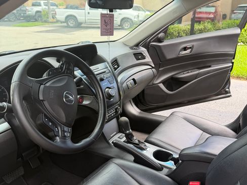 Used 2015 Acura ILX FWD image 2