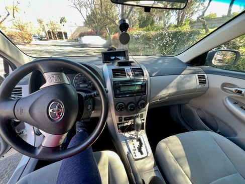 Used 2012 Toyota Corolla LE FWD image 9