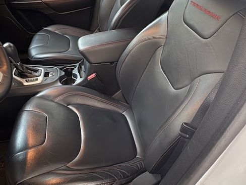 Used 2015 Jeep Cherokee Trailhawk w/ Comfort/Convenience Group image 8