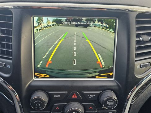 Used 2018 Jeep Grand Cherokee SRT image 21