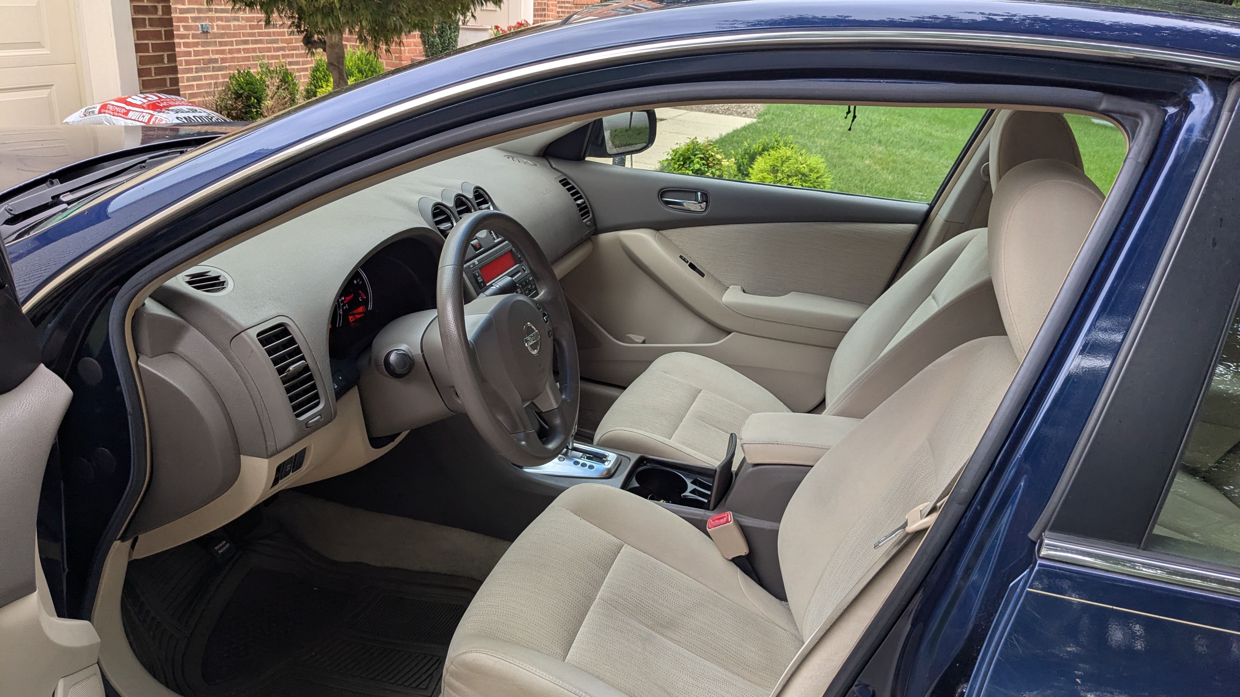 Used 2010 Nissan Altima 2.5 S FWD image 4