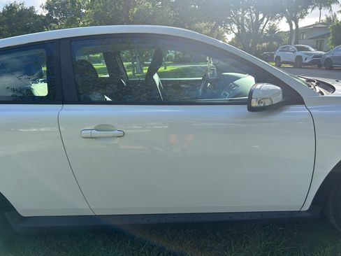 Used 2011 Volvo C30 image 19