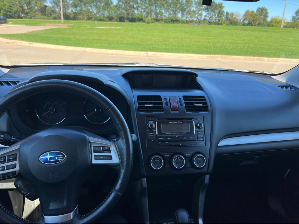 Used 2015 Subaru Forester 2.5i Touring AWD/4WD image 11