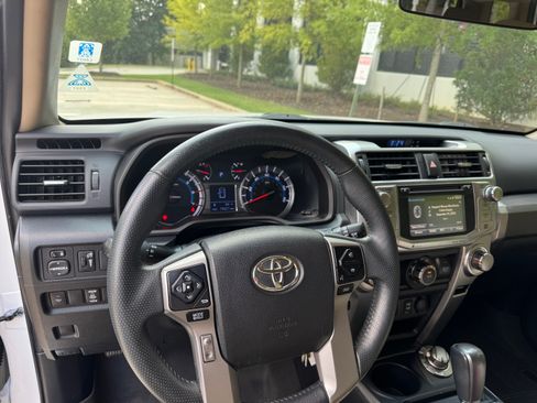 Used 2016 Toyota 4Runner SR5 image 6