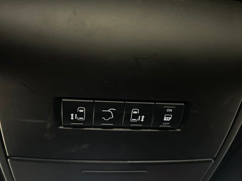 Used 2017 Dodge Grand Caravan SXT image 16