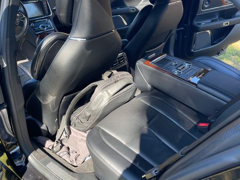 Used 2020 Lincoln Continental Reserve w/ Rear Seat Amenities Package image 15