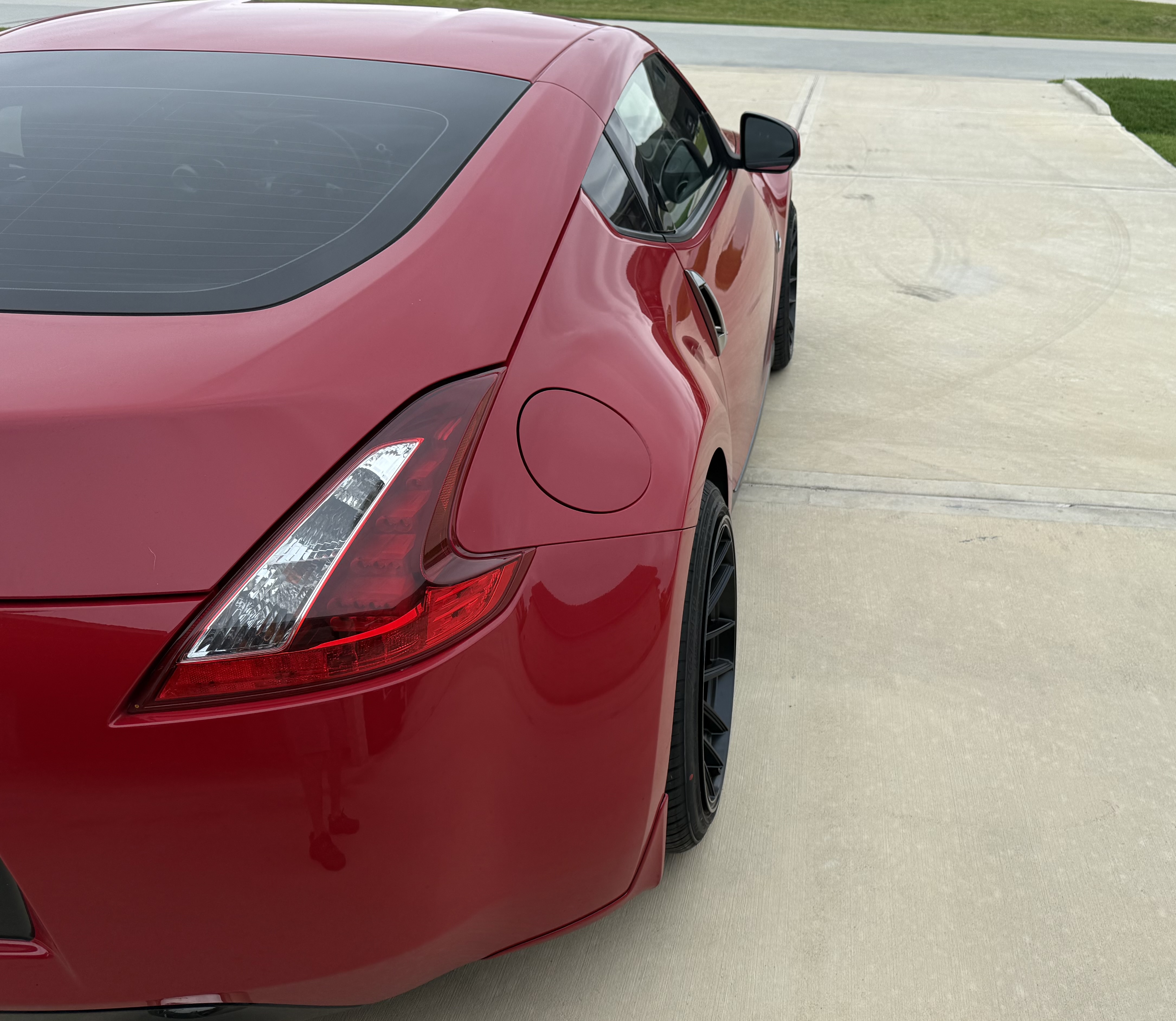 Used 2018 Nissan 370Z Coupe RWD image 12