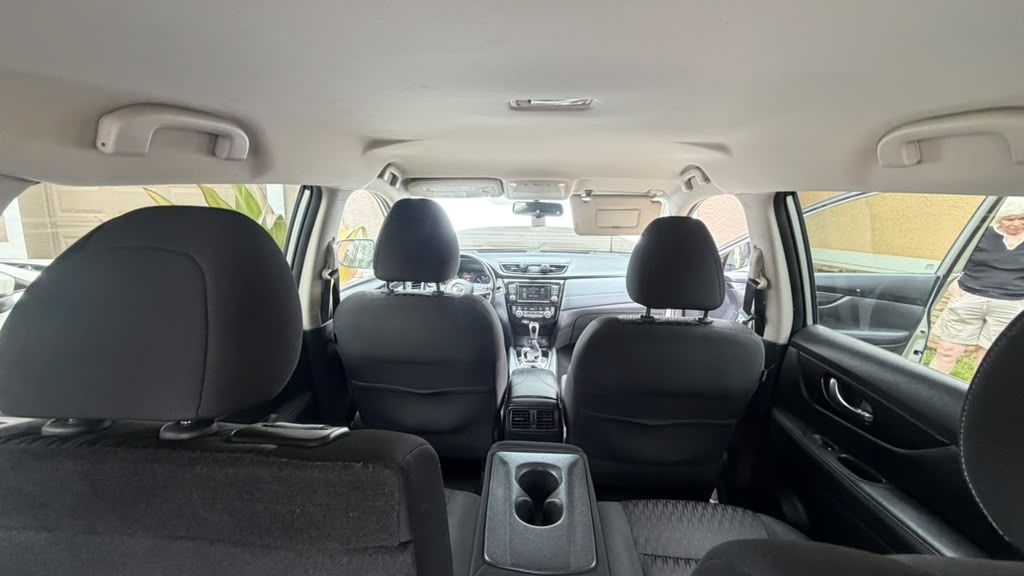 Used 2018 Nissan Rogue SV w/ Premium Package FWD image 12