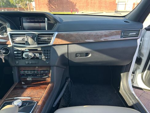 Used 2013 Mercedes-Benz E 350 4MATIC Sedan image 18