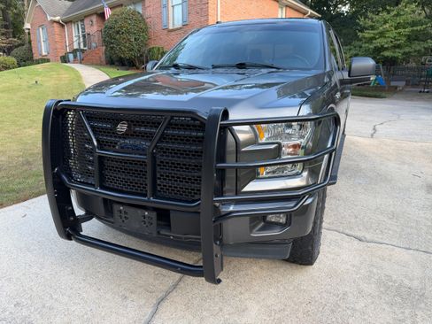 Used 2017 Ford F150 XLT w/ Equipment Group 302A Luxury AWD/4WD image 9
