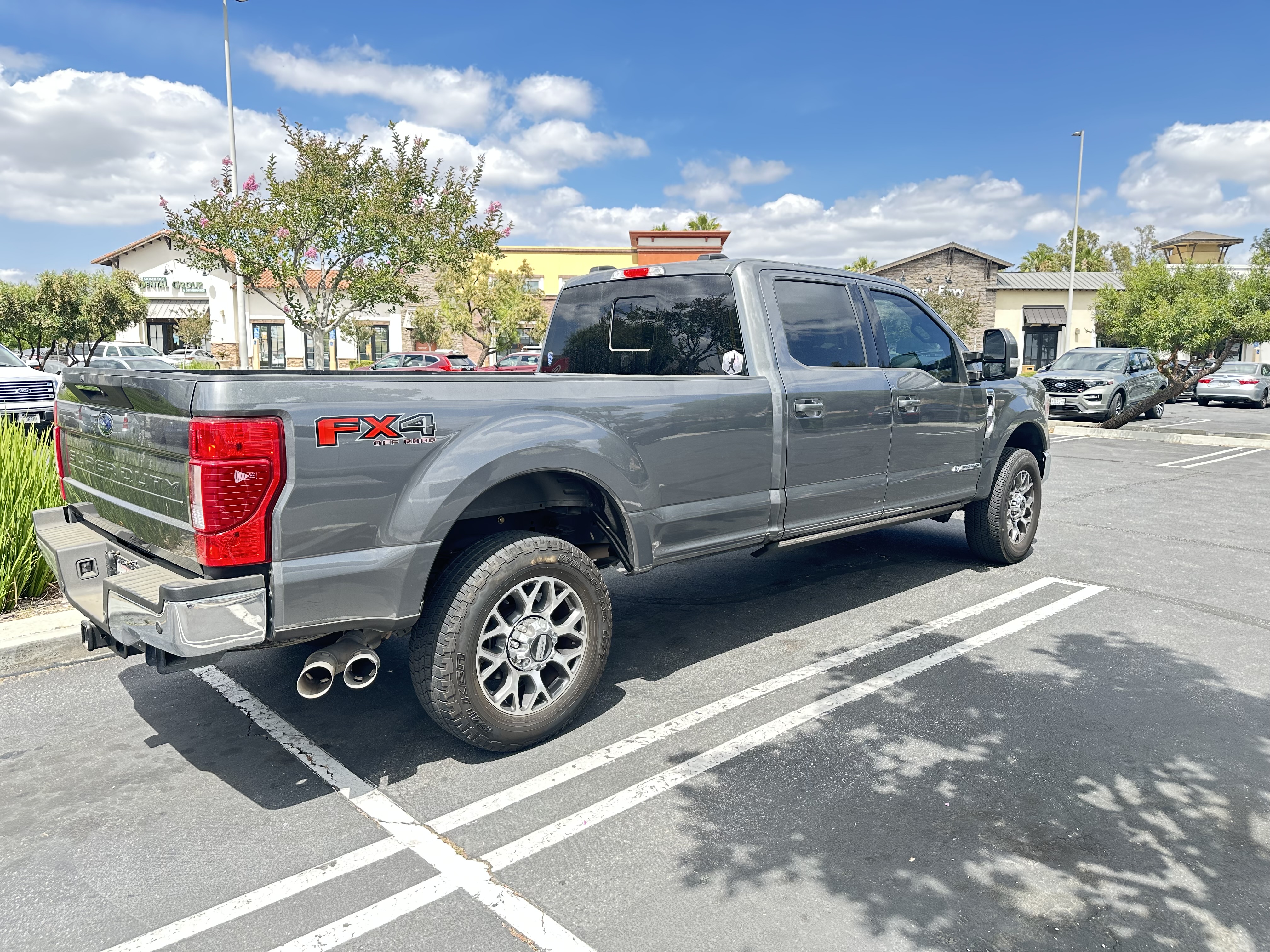 Used 2022 Ford F350 Lariat w/ Lariat Ultimate Package AWD/4WD image 2